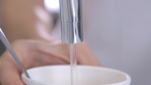 filling porridge pot